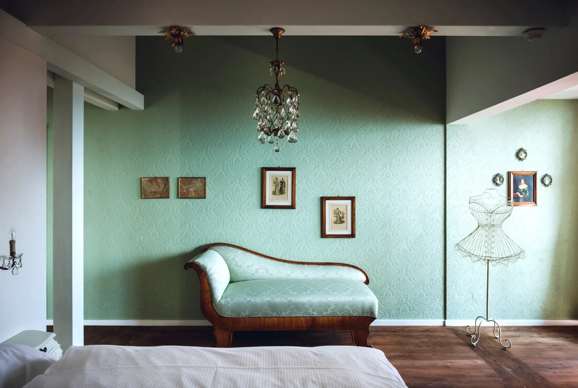 Elegant chaise lounge in a pastel green room at Relais & Châteaux Castel Fragsburg. Perfect for an Italian wedding.