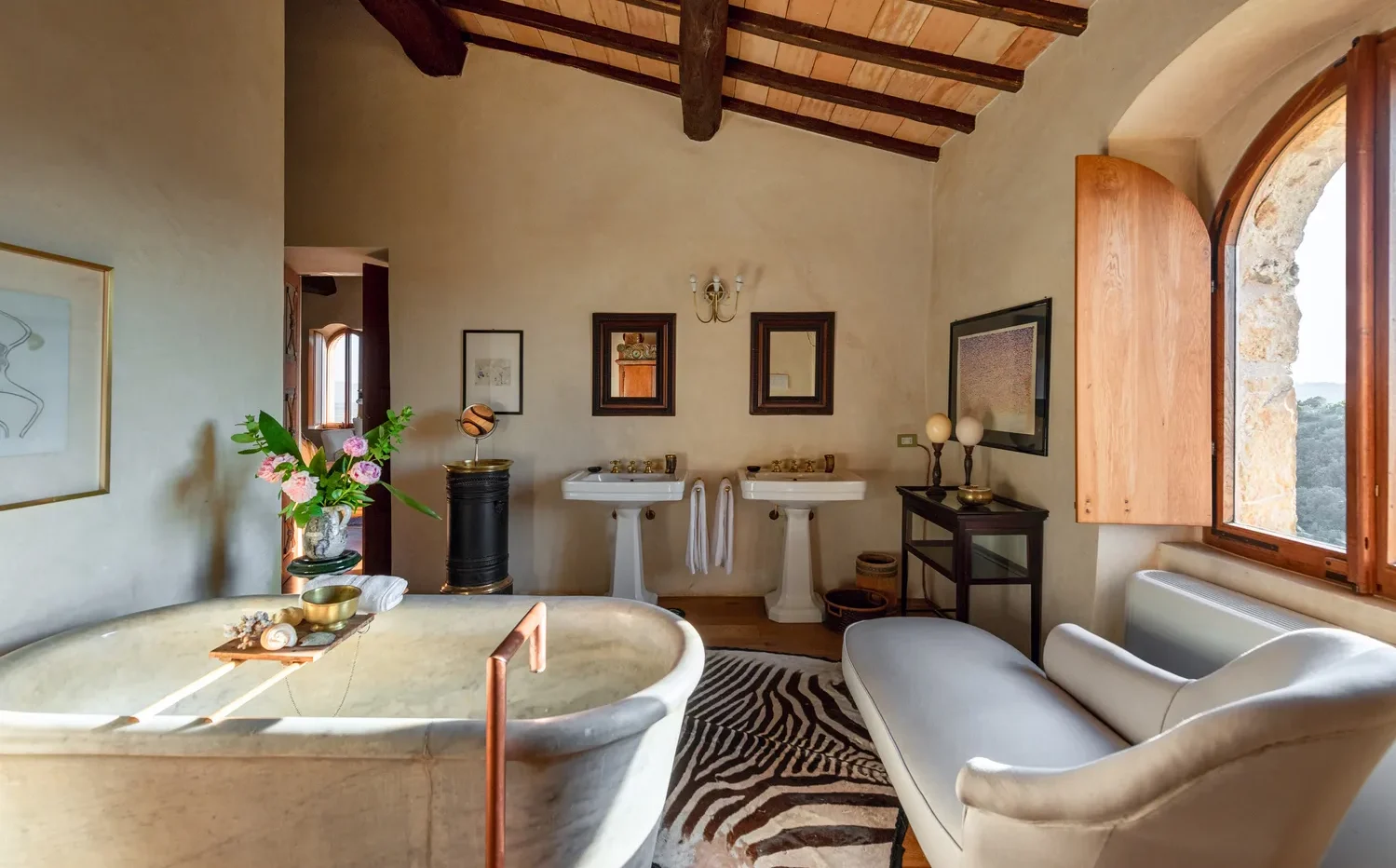 Luxurious bathroom at Castello Di Vicarello, a stunning castle wedding venue in Tuscany.