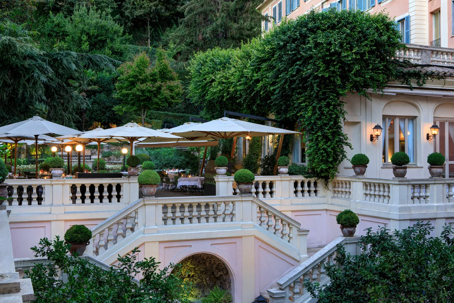 Romantic outdoor terrace at Hotel de Russie in Rome, perfect for a destination wedding.