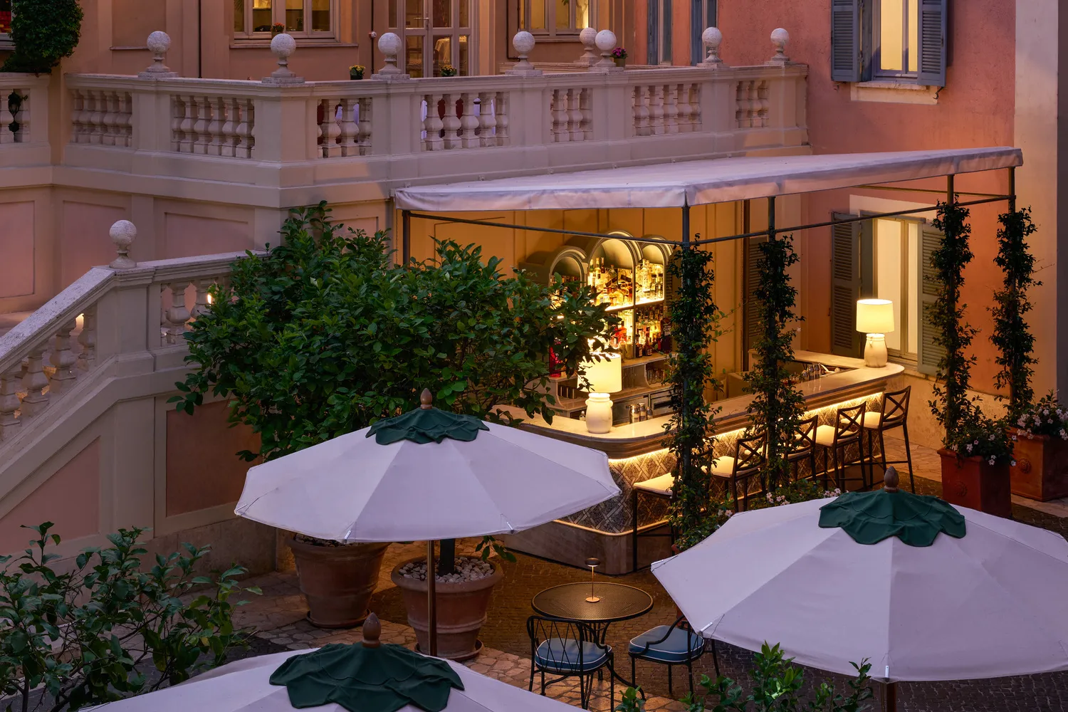 Romantic courtyard at Hotel De Russie, Rome. Perfect for a destination wedding.