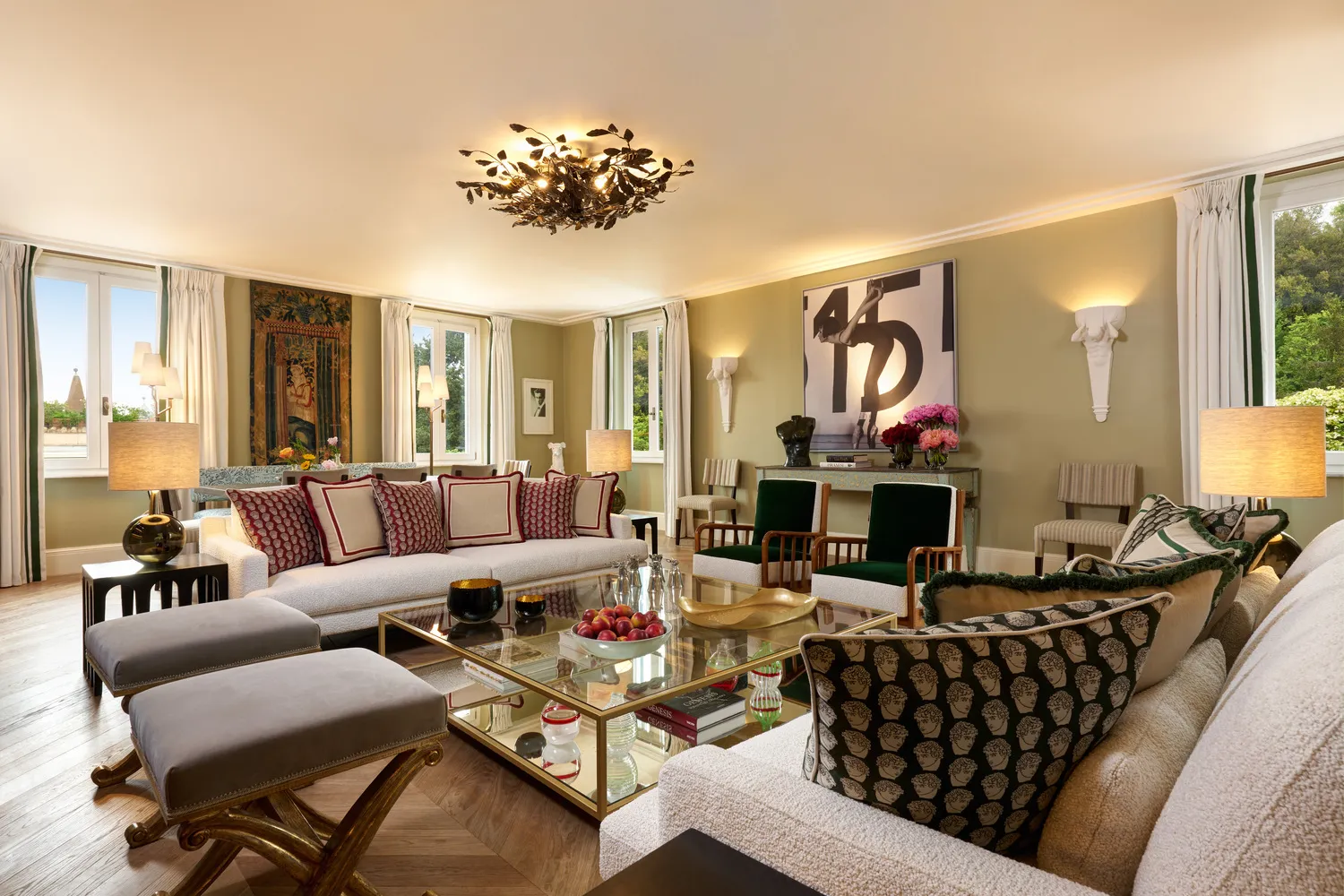 Luxurious living room at Hotel De Russie, Rome. Ideal for a destination wedding.