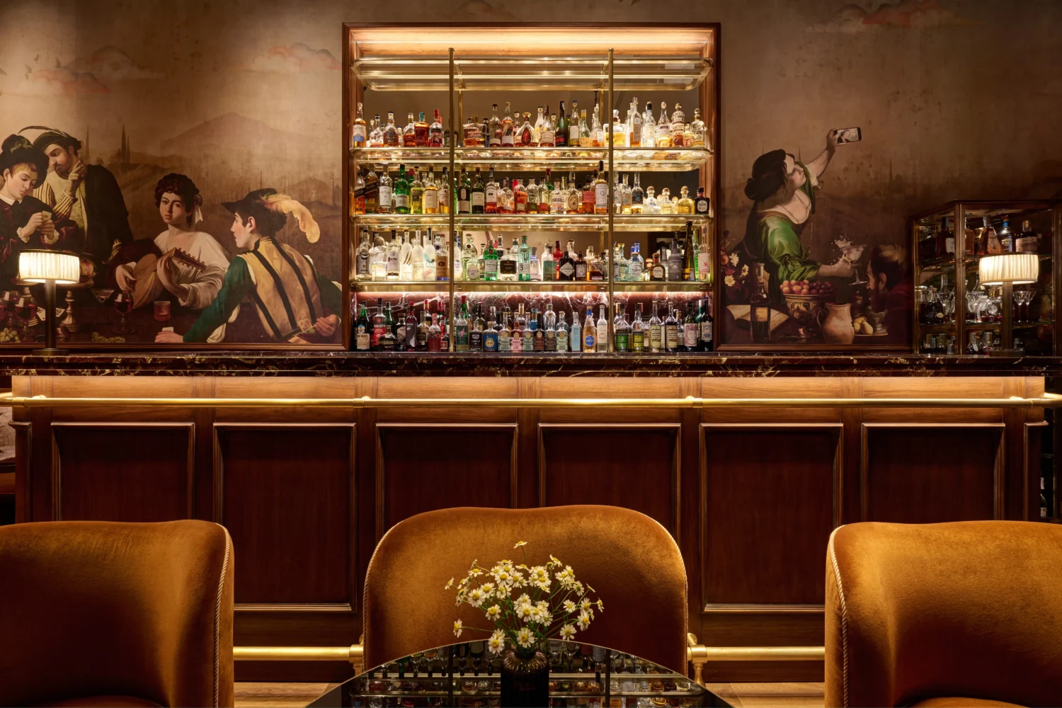 Luxurious bar at Hotel Savoy, Florence. Honeymoon-perfect ambiance.