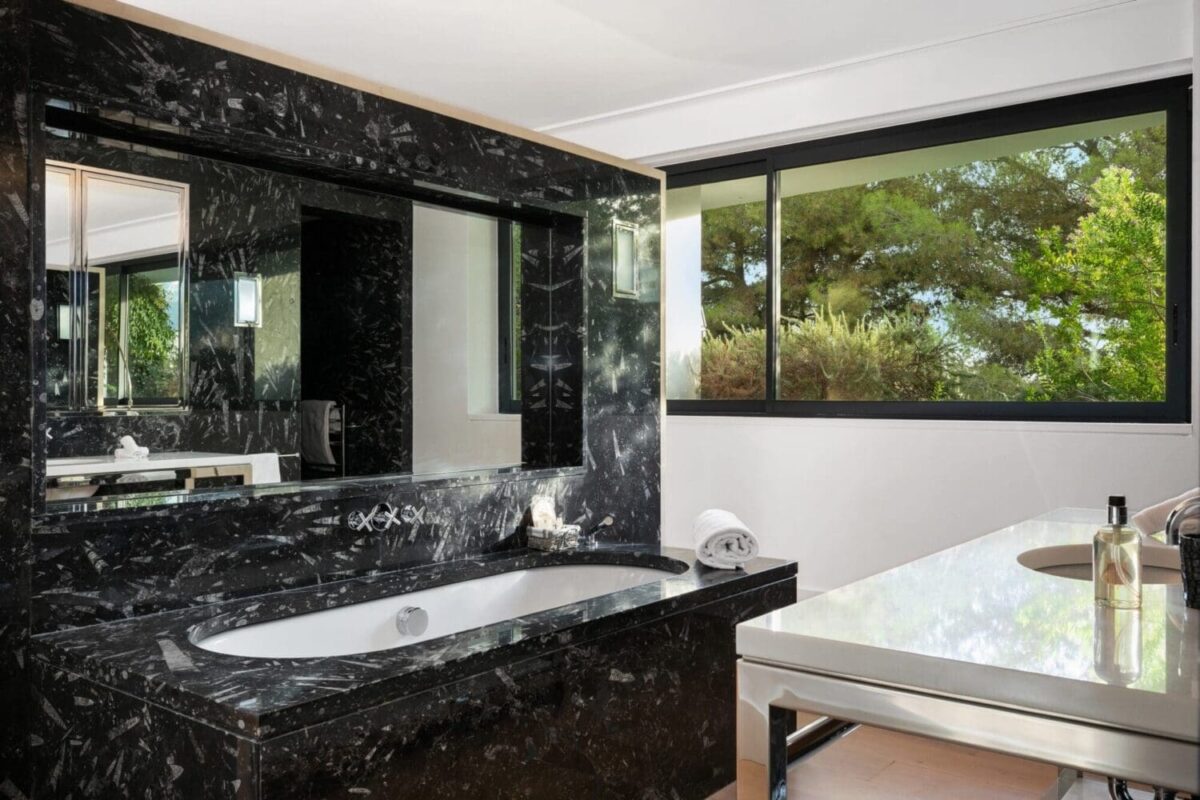 Honeymoon planning, Villa O