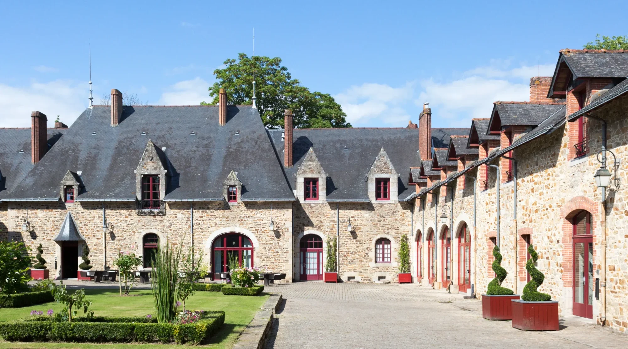Stone courtyard of Domaine de la Bretesche, a French castle, ideal for weddings.