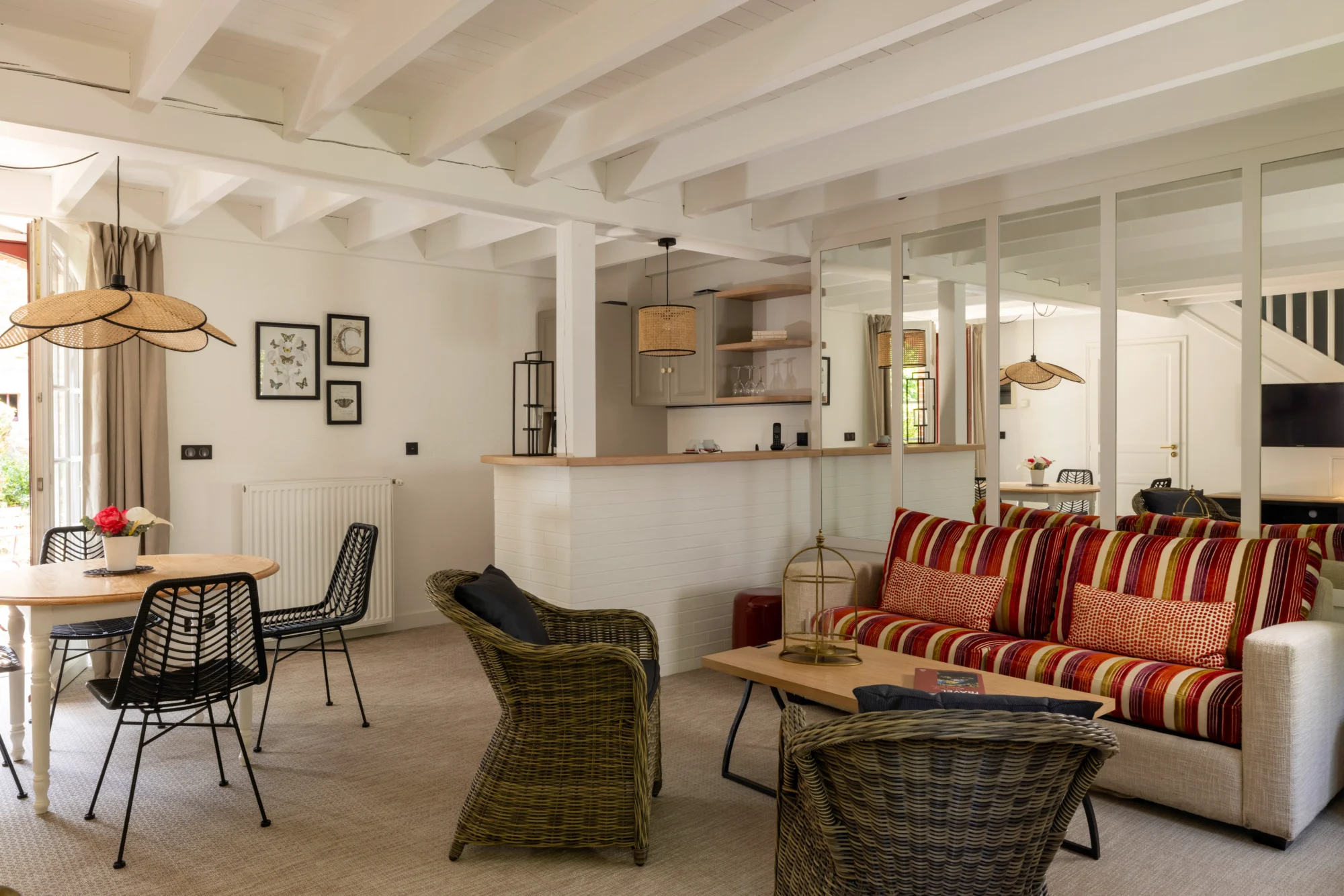 Elegant living area in a French chateau, ideal for a Domaine de la Bretesche wedding.