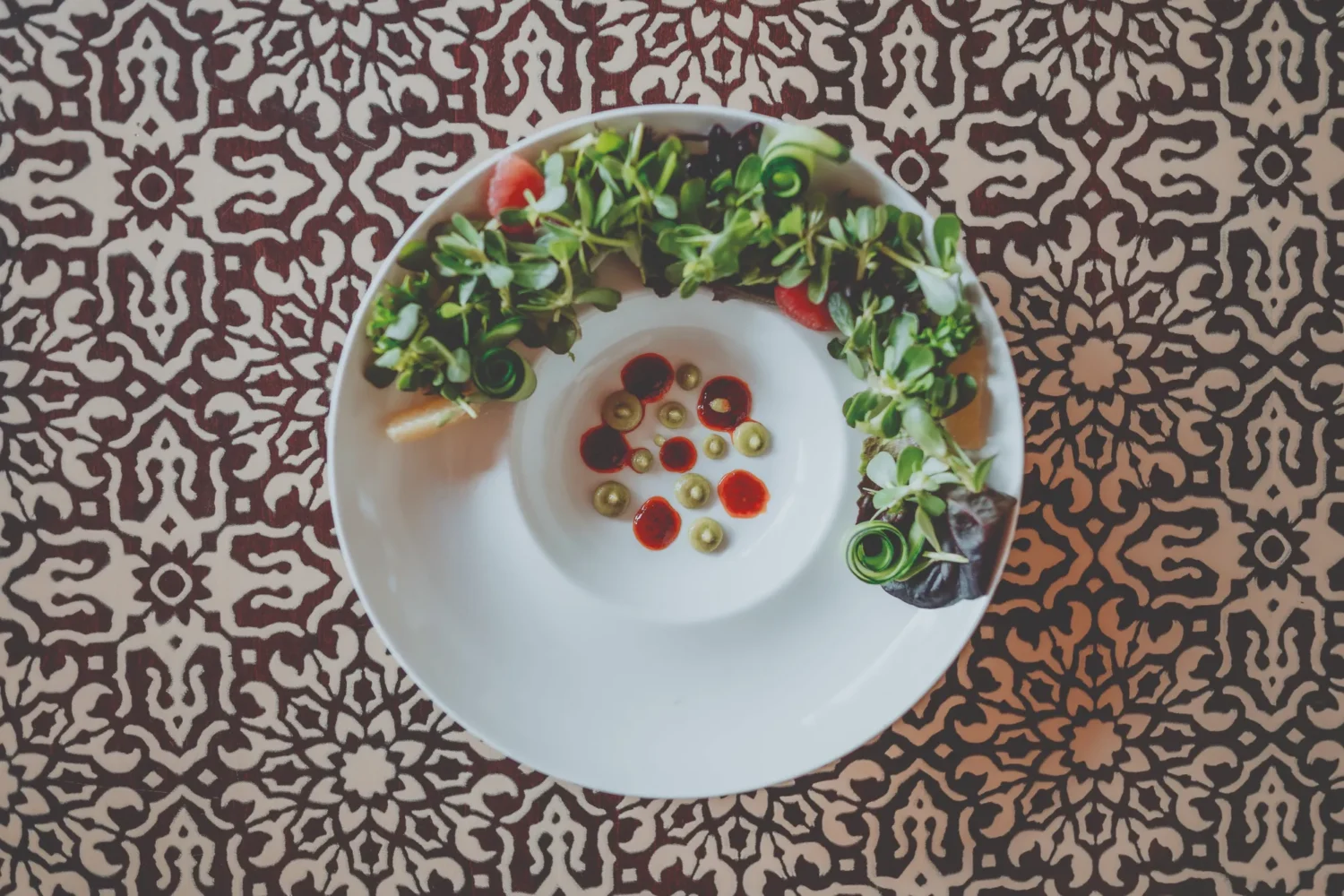 Gourmet salad arranged on a white plate at Casa de Sierra Nevada.