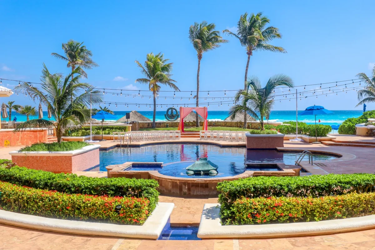 Destination wedding resort at Kempinski Hotel Cancún with pool and ocean view