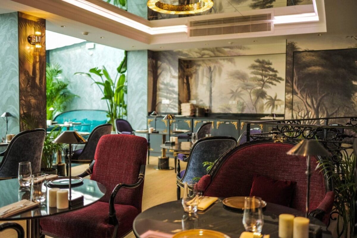 Luxurious restaurant interior at Paris j'Adore Hotel & Spa, perfect for a romantic honeymoon.
