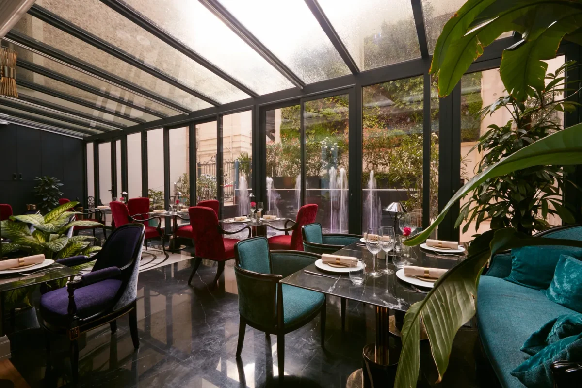 Luxurious restaurant at the Paris j'Adore Hotel & Spa, perfect for a romantic honeymoon.