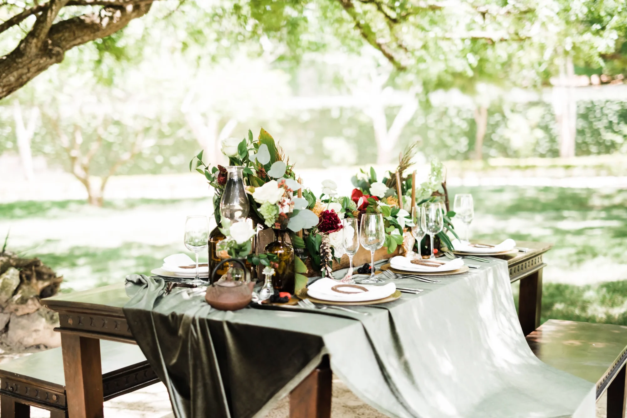 Elegant outdoor wedding table setting at Boutique Hotel Casa Hemingway in the Dominican Republic.