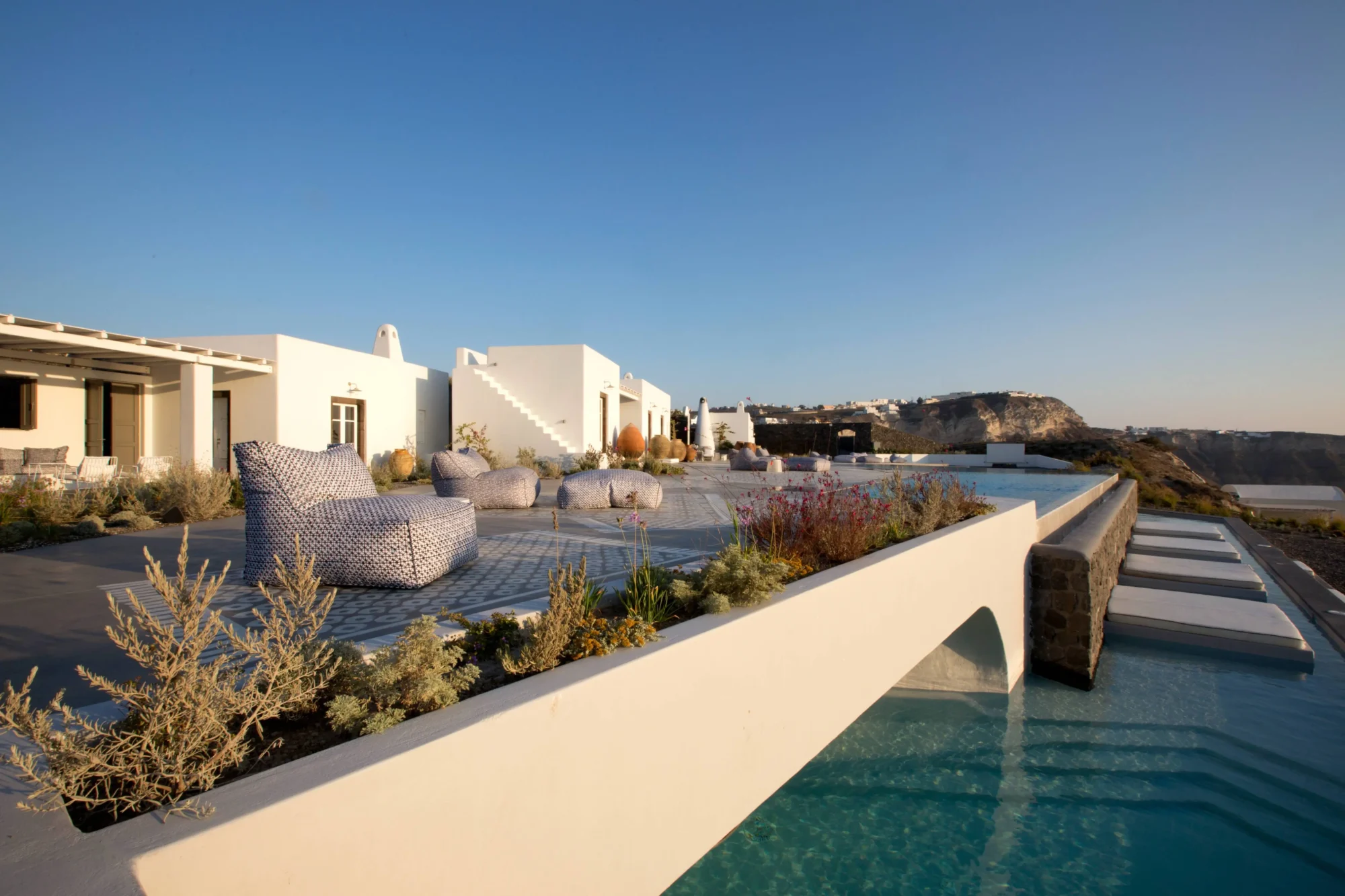 Luxury Santorini villa with infinity pool, perfect for a dream wedding.