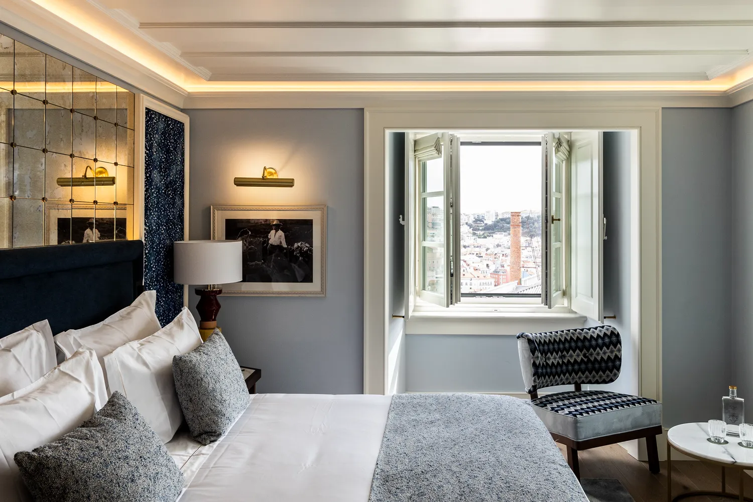 Luxurious Palácio Ludovice hotel room with city view