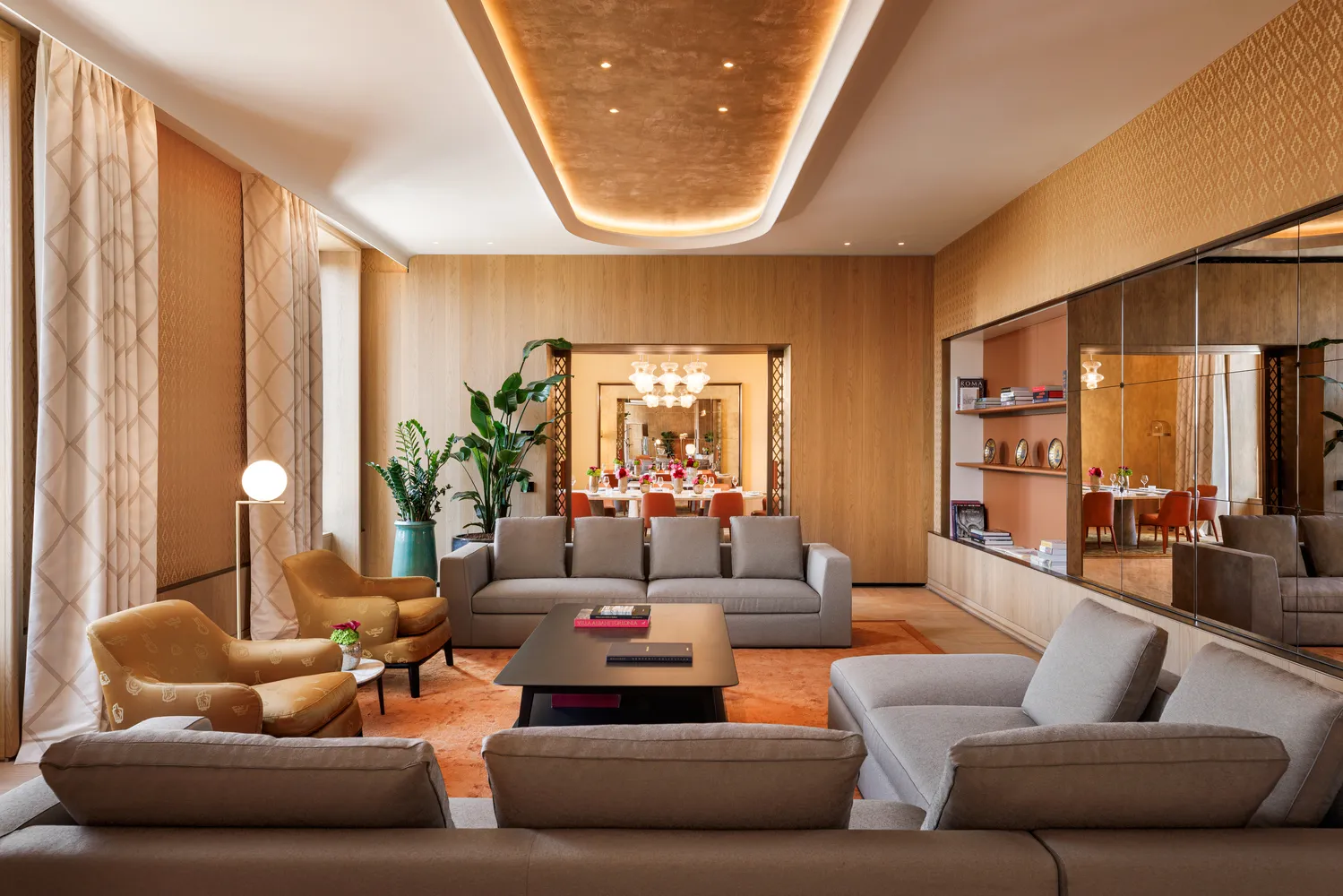 Luxurious living room at the Bvlgari Hotel Roma, ideal for weddings.