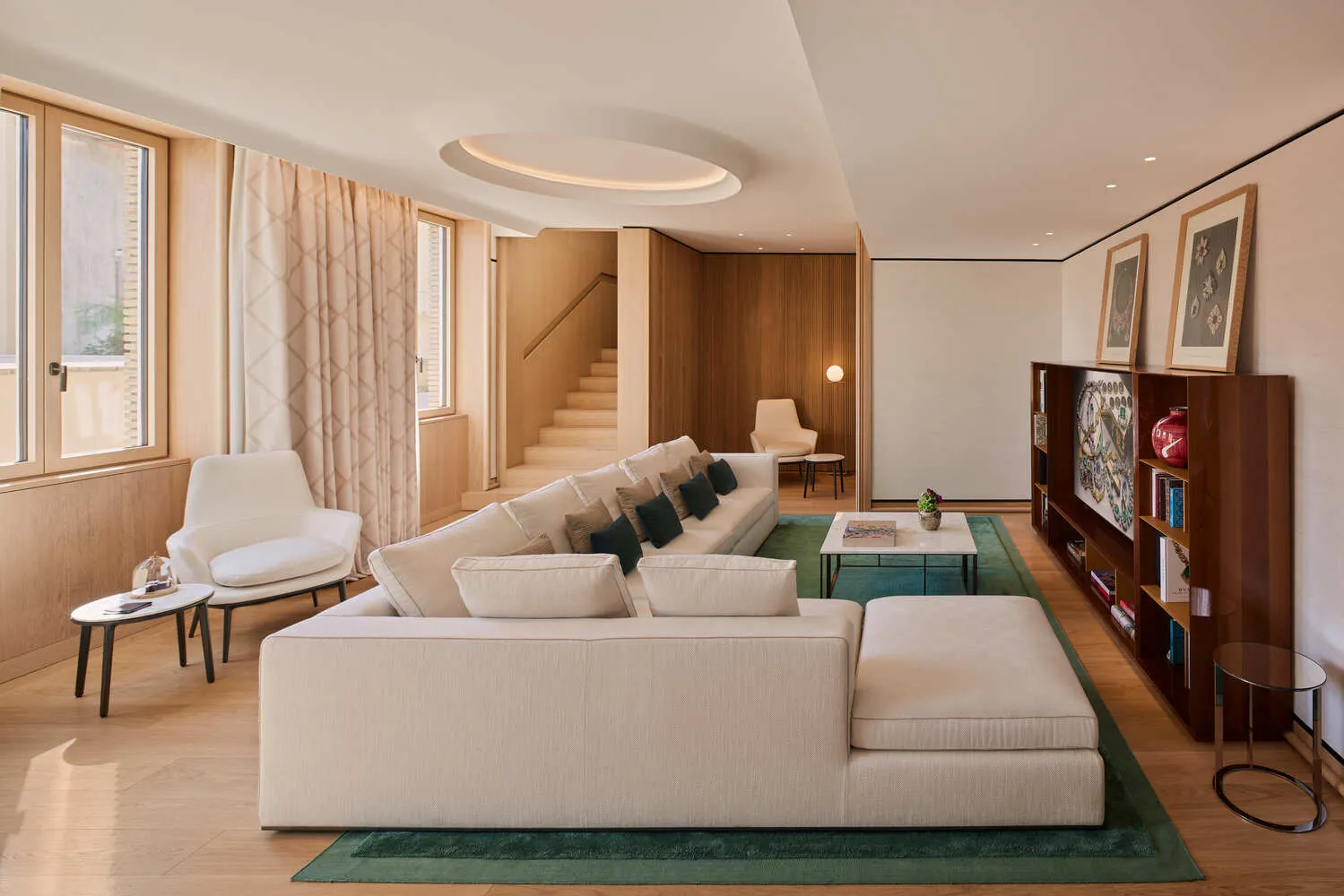 Luxurious living room at the Bvlgari Hotel Roma, ideal for weddings.